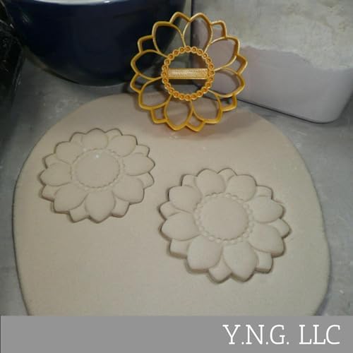 SUNFLOWER BLOOME MEDIUM SIZE COOKIE CUTTER USA MADE