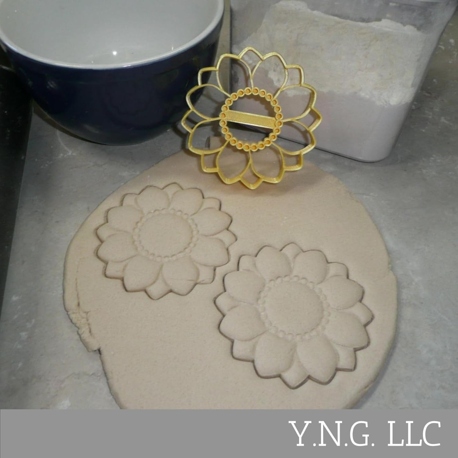SUNFLOWER BLOOM LARGE COOKIE CUTTER MADE IN USA