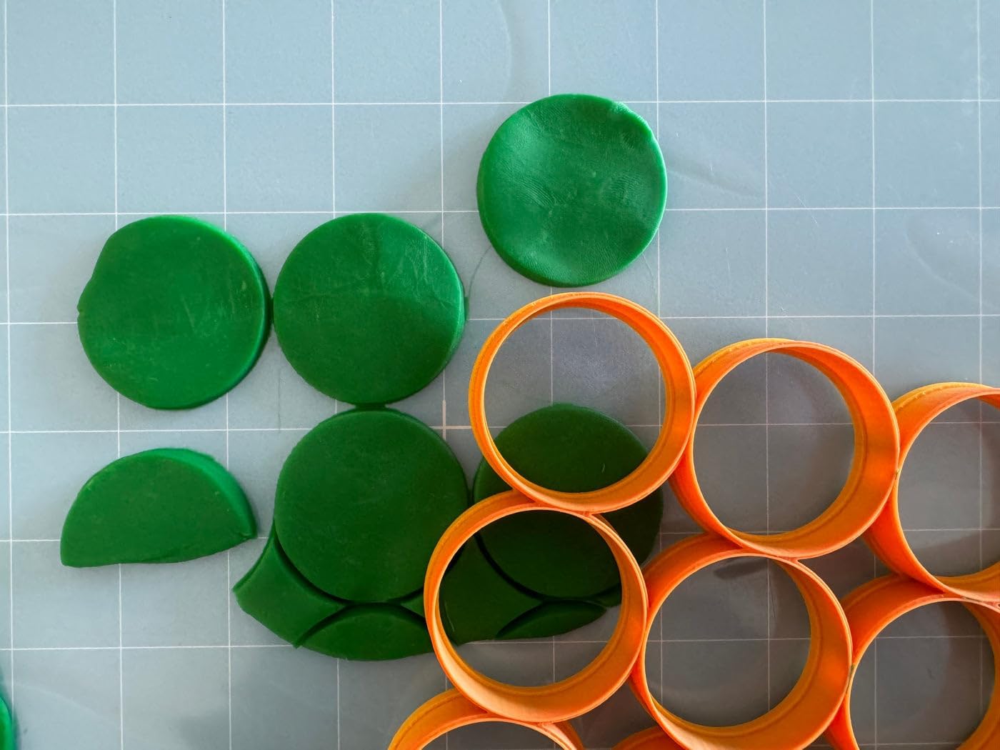 175 x 16 Circle Multi Cutter by Cookie Cutz