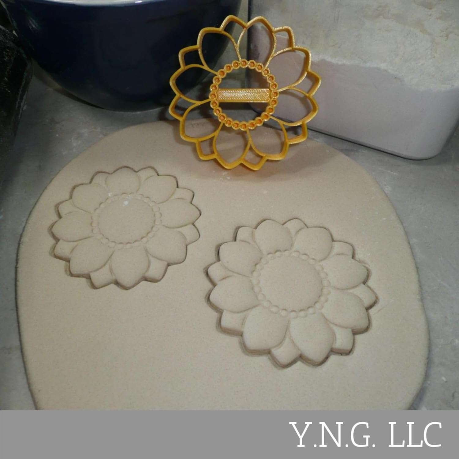 SUNFLOWER BLOOME MEDIUM SIZE COOKIE CUTTER USA MADE