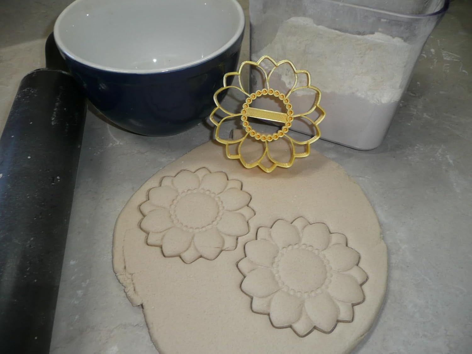 SUNFLOWER BLOOM LARGE COOKIE CUTTER MADE IN USA