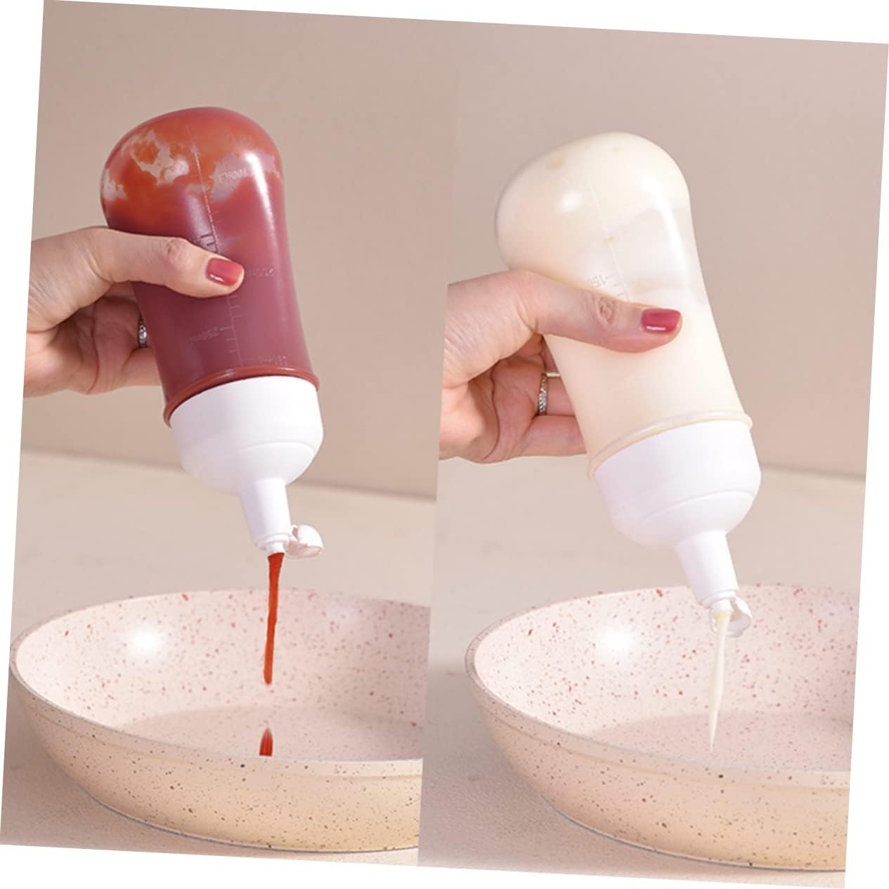 2Pcs 350ml Squeeze Sauce Bottles with Measurement Markings