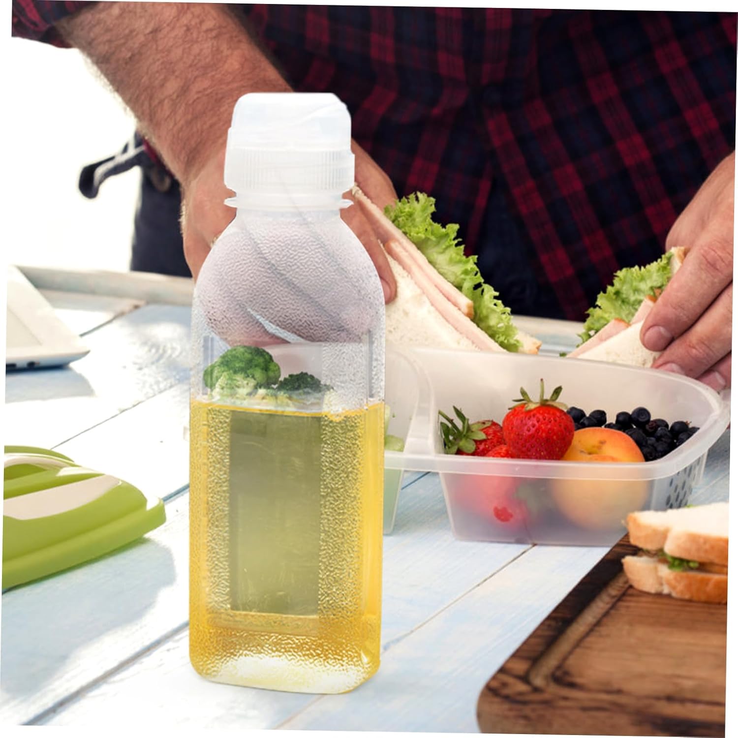 HOLIDYOYO Squeeze Bottles for Sauces Kitchen Oil Dispenser Set of 4