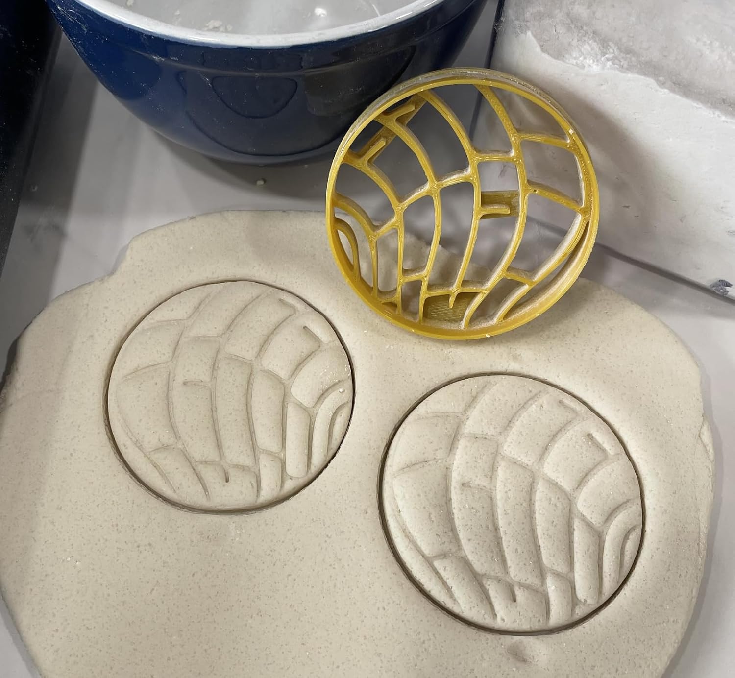 CLASSIC PAN DULCE CONCHA SHAPE COOKIE CUTTER Gold
