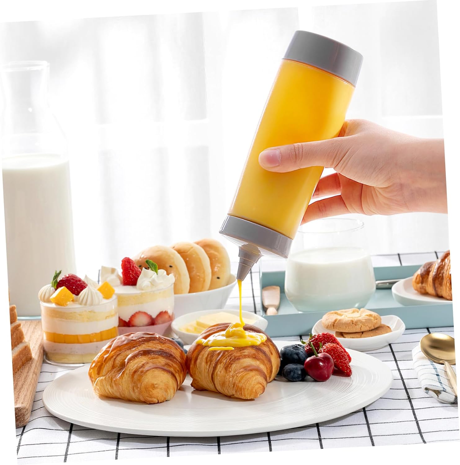 NAMOARLY 4pcs Reusable Squeeze Bottle Set Leakproof Comfortable Grip