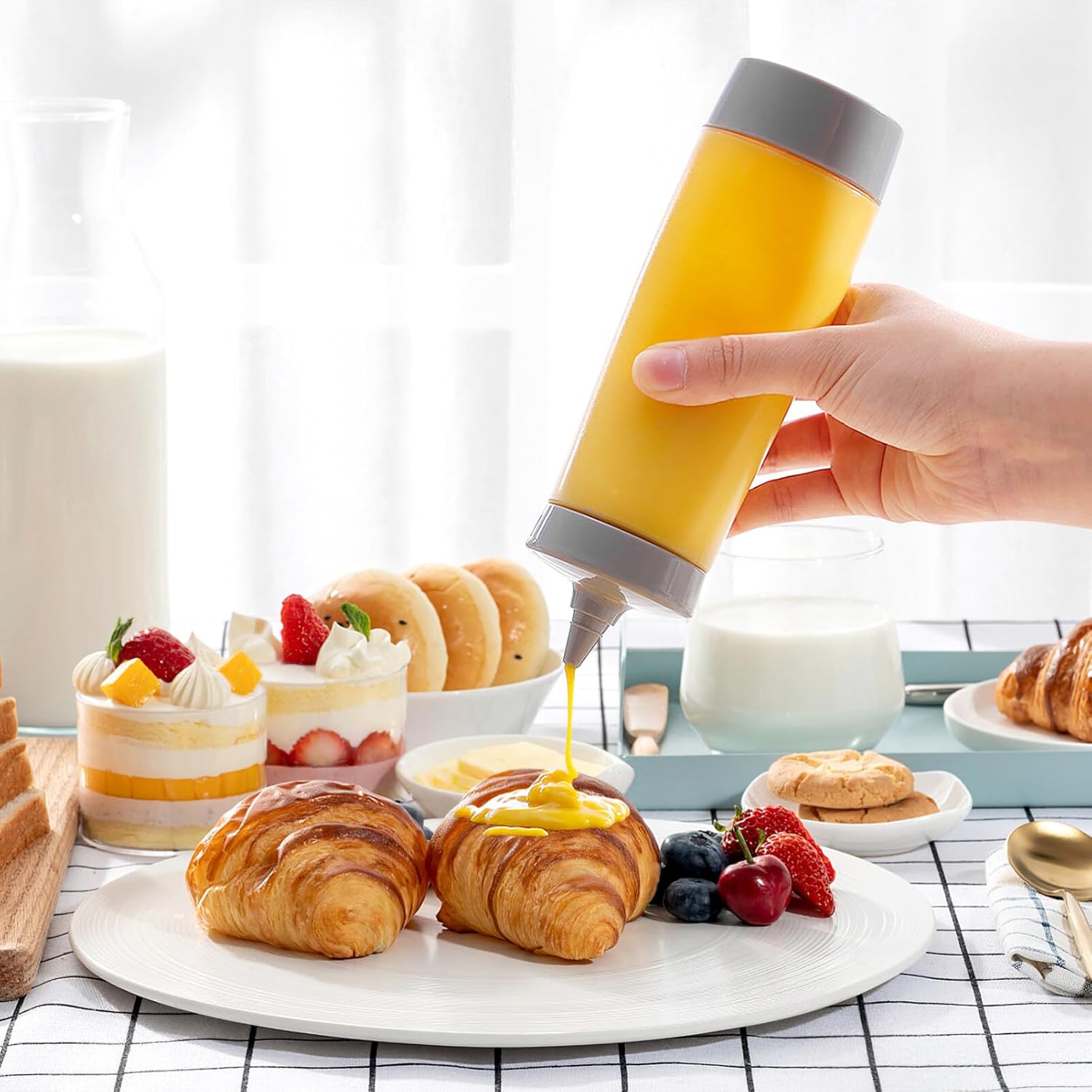 Kichvoe 4pcs Condiment Squeeze Bottles With Lid Reusable