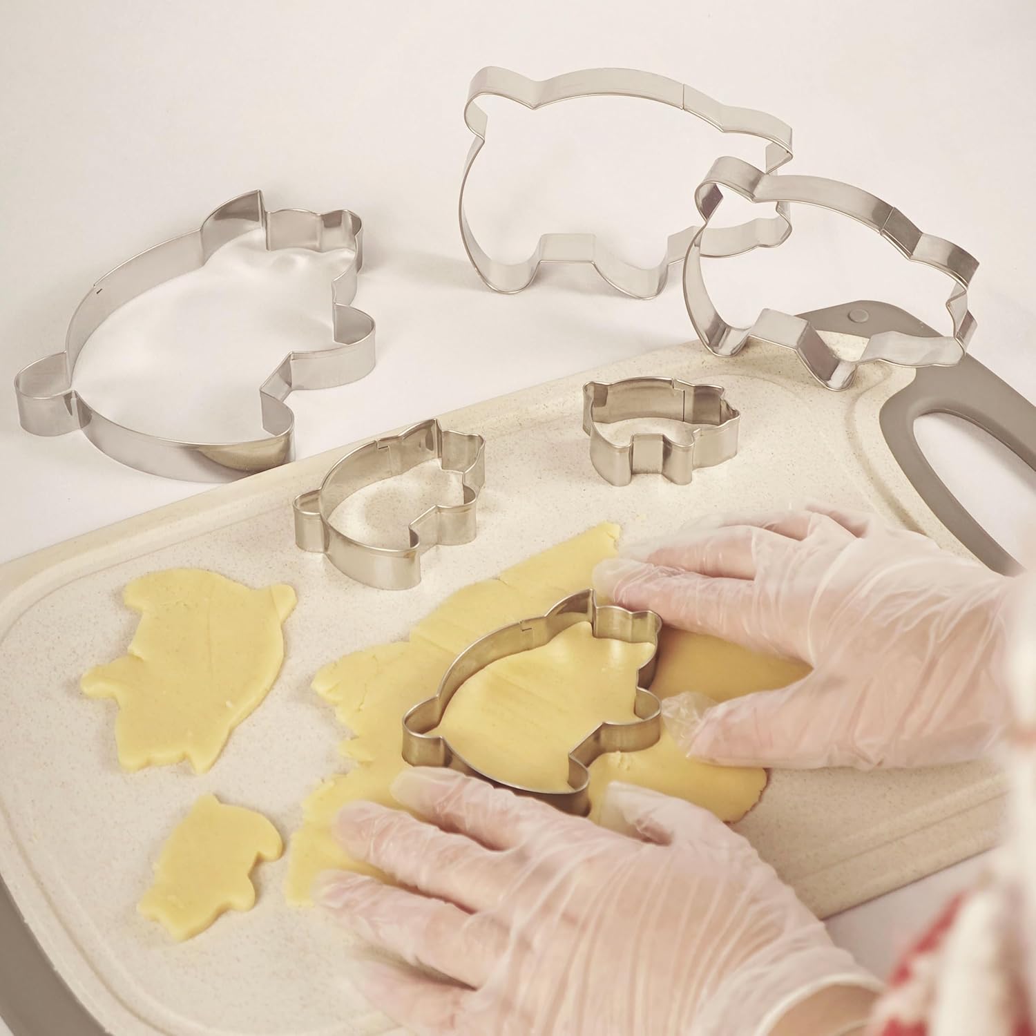 Cieloglim 6PCS Pig Cookie Cutters for Mexican Concha Bread