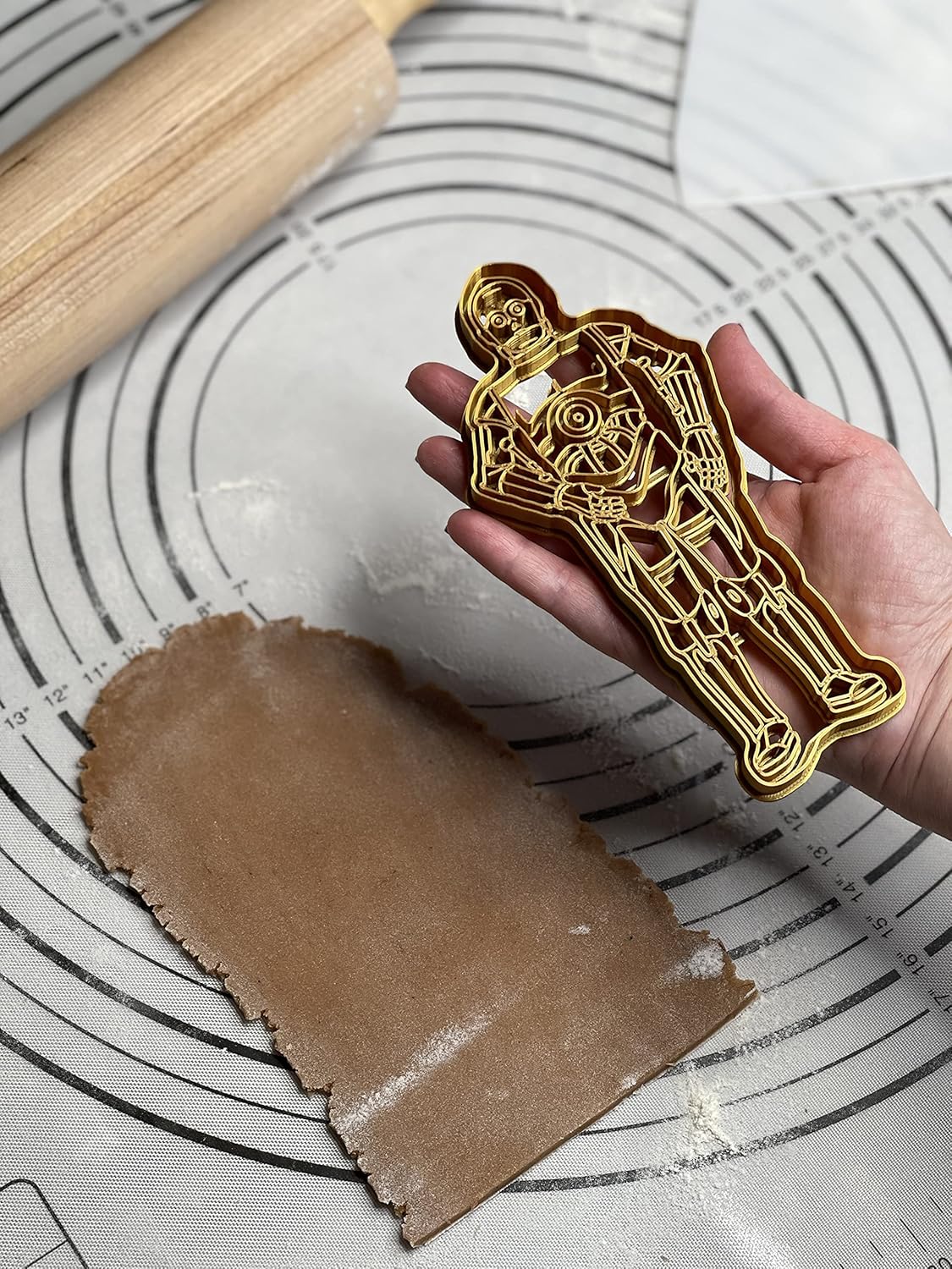 Premium Star Wars C-3PO Cookie Cutter Mold 6-Inch