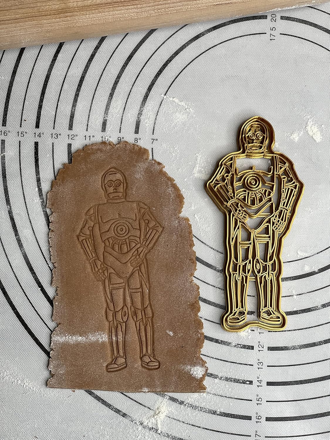Premium Star Wars C-3PO Cookie Cutter Mold 6-Inch